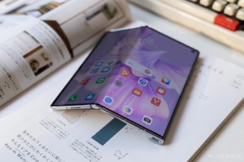 Ảnh thực tế Huawei Mate XS 2 với thiết kế mới, phần cứng lỗi thời, giá cao